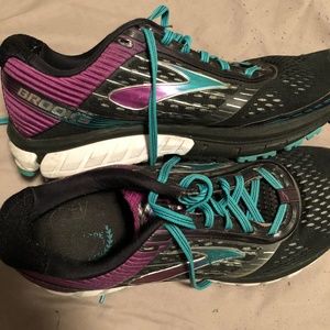MOVING SALE MUST GO - Women's Brooks Sneakers (10)
